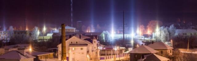 MISTERIOZNI SNOPOVI SVETLOSTI SE POJAVILI IZNAD KUĆA: Narod u strahu gledao u nebo, svi mislili da su VANZEMALJCI, a istina je potpuno drugačija! (FOTO,VIDEO)