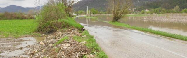 IZLILA SE BOTUNJA KOD ČAČKA: Narastao vodostaj, obilne padavine napunile kanale za odvod