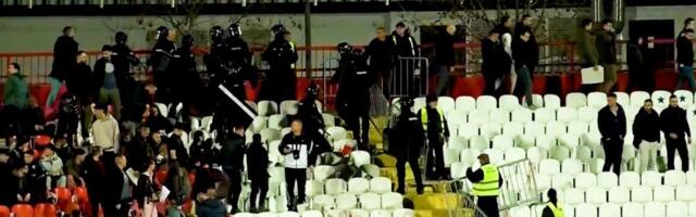 Žandarmerija upala na istočnu tribinu na Karađorđu: Razdvojila navijače, jednu grupu oterala ka Grobarima