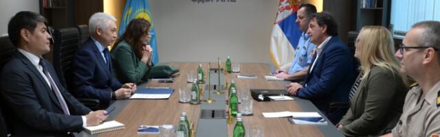 Гашић са амбасадором Казахстана о сарадњи у области одбране