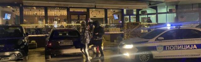 KONOBAR JE TRČAO PO LOKALU I PRIČAO KAKO MRTAV ČOVEK LEŽI NAPOLJU! Novi detalji samoubistva na Banjici - pucao sebi u glavu dok je TELEFONIRAO!