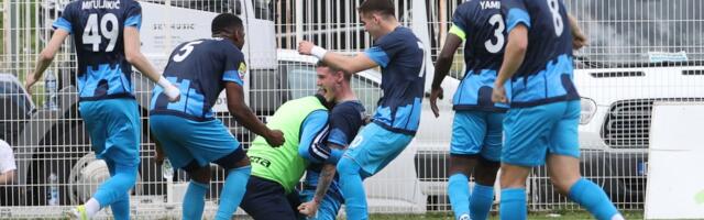 Grk debitovao pobedom na klupi Radničkog iz Niša: Fudbaler Železničara sa Čaira prevezen u bolnicu zbog povrede glave