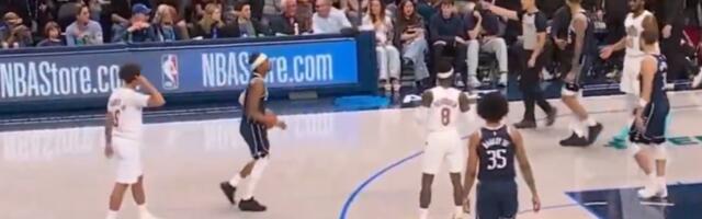 Šta bi ovo? Nadrealna scena, NBA ne pamti čudniju situaciju: Sudije dale loptu pogrešnom timu, a oni napali pogrešan koš?! /VIDEO/