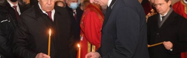VUČIĆ I LAVROV OBIŠLI HRAM SVETOG SAVE I POLOŽILI VENCE NA GROB PATRIJARHA IRINEJA! Ruski ministar spoljnih poslova pročitao PISMO PREDSEDNIKA PUTINA! (Video)