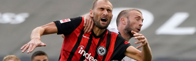 Otvara se mesto za Joveljića, odlazi Bas Dost