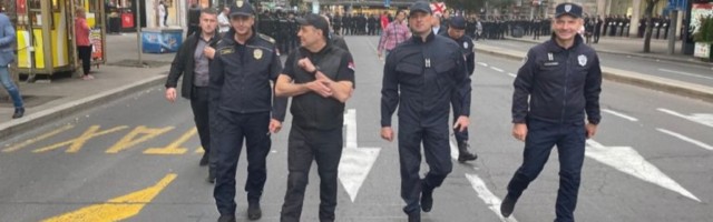 OBEZBEDILI Beograd: Vulin i Milić na terenu tokom skupova komandovali policijskim snagama (FOTO)