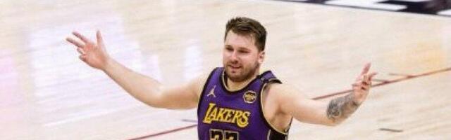 LUKA SRBENDO: "Vidovdan" odjekule Los Anđelesom - Dončić uči Amere ćirilici! (VIDEO)