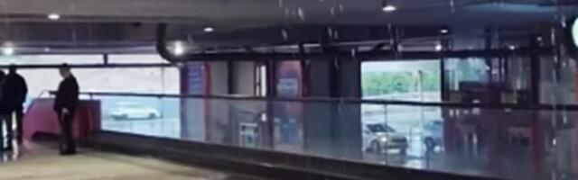 POTOP u Beogradu: Voda pršti na sve strane (VIDEO)