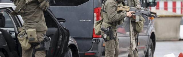 ŽENA VRIŠTI, OTMIČARI JE VUKU PO ULICI! Zabaležen jeziv snimak pokušaja otmice, sve gledalo njeno dete! (UZNEMIRUJUĆI VIDEO)