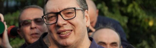 "NE POSTOJI NIŠTA VAŽNIJE OD OTADŽBINE, MORAMO DA JE BRANIMO" - Vučić u Žitorađi obišao radove na obnovi kuća izgorelih u požaru i NAJAVIO POMOĆ NARODU