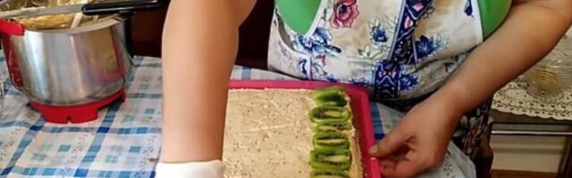 NIKO NEĆE NI PRIMETITI DA JE POSNA TORTA! Tradicionalno, lako i preukusno: Bakin recept - sa karamelom i kivijem!