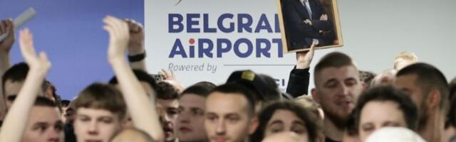Grobari na aerodromu: Ko ne skače, taj je ćaci (VIDEO)