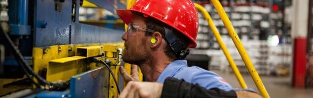 Zašto zaposleni ne mogu odmah da vide da li im je uplaćen staž