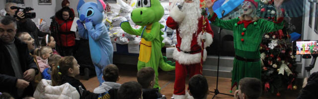 Završena podela novogodišnjih paketića za najmlađe