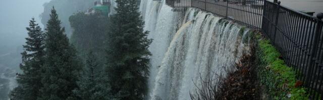 Snažno nevreme pogodilo Barselonu: Povređeno više od 80 osoba, jedna žena poginula