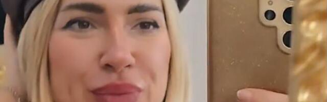 "Sad sam Dorćolka" Jovana u pidžami i sa beretkom na glavi: Pozira nasmejana, oko nje zlatni detalji