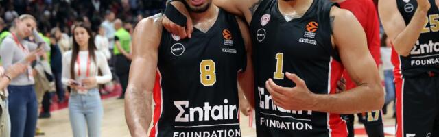 Mitru-Long u crno-belom! Kanađanin zadužio opremu PAOK-a