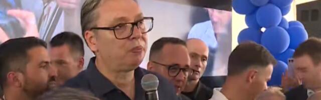 DOČEKAN I ISPRAĆEN OVACIJAMA! Vučić sa narodom u Oplanićima proslavio otvaranje dela Moravskog koridora - SRBI SA KOSOVA MU POKLONILI IKONU! (FOTO, VIDEO)