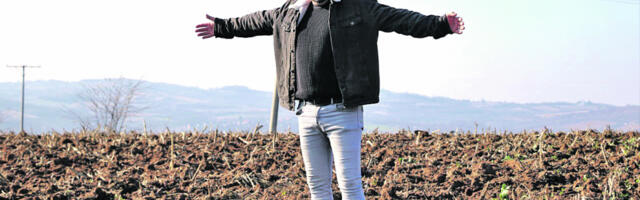 Nenad Božić, jedan od najvećih ratara iz Rače, žuri da obavi pripremu za prolećnu setvu: Njiva je moja fabrika pod nebom