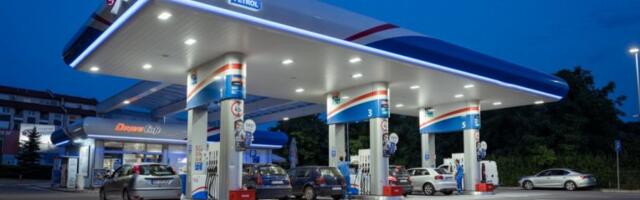 AKO SUTRA STUPE SANKCIJE NIS-U, GORIVO ĆE MOĆI DA SE KUPI NA PUMPAMA! Građani nemaju razloga za brigu