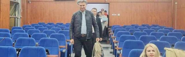 Rangelov: Zar da ustuknem pred pretnjama SNS?