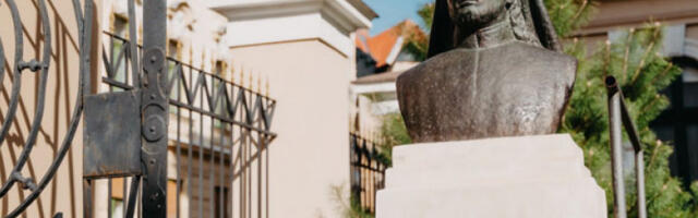 Откривена биста Доситеја Обрадовића у порти Саборне цркве у Темишвару