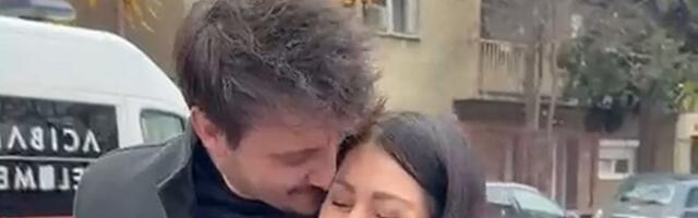 Pokazala prvo kupanje ćerkice Kasije u bazenu - oko nje patkice: Emotivni snimak raznežio pratioce na mrežama