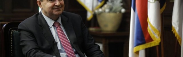 NEKA NAM BOŽIĆ DONESE USPEH I NAPREDAK! Ivica Dačić čestitao najradosniji hrišćanski praznik!