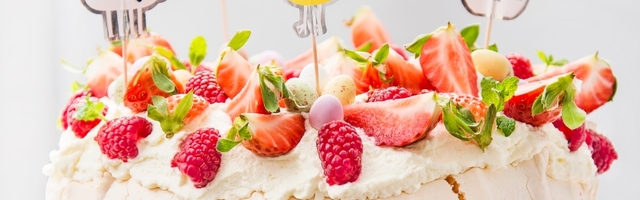 Uskršnja poslastica: Pavlova torta sa malinama (RECEPT)