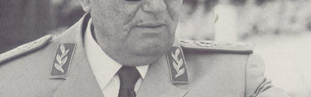 Nakon smrti, Tito ode pred vrata, ali u raspravi Pakla i Raja odluče da nije bio loš čovek...