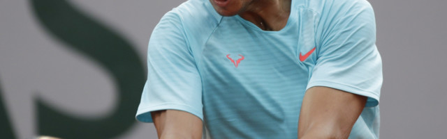 Skandal u Parizu! Pogledajte trenutak kad je Nadal šutnuo lopticu! (VIDEO)