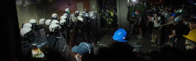 "Ovo nije naša policija, bilo je zverski": Mnogo povređenih na protestu u NS