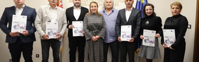 Ministarka Paunović potpisala ugovore sa sedam lokalnih samouprava vredne više od 52 miliona dinara, među njima Bojnik i Bosilegrad