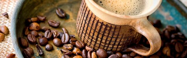 Gastroenterolog savetuje: Dodajte kašičicu ovog sastojka u kafu — kombinacija čisti creva i podstiče probavu kao sat