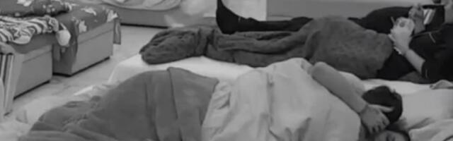 ZBOG SNIMKA NAJBRUTALNIJE VRELE AKCIJE NA PINKU HITNO ZAUSTAVLJEN PROGRAM: Anita Stanojlović stenje na sav glas, ukućani je razapeli!