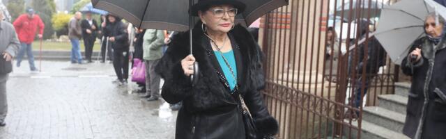 Prima penziju 16.000 din, a važi za legendu narodne muzike! Pevačica šokirala priznanjem: "Deca mi pomažu"