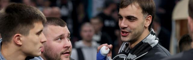 Sjajne scene u Beogradskoj areni: Veliki broj fudbalera Partizana došao da podrži košarkaše! /VIDEO/