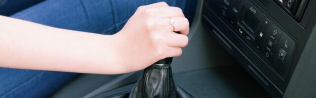 Vožnja u leru, ili motorno kočenje: Zašto stara vozačka navika gubi smisao u modernim automobilima