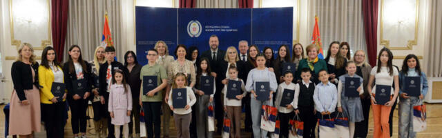 Уручене награде победницима конкурса „Наш војник, наш херој”