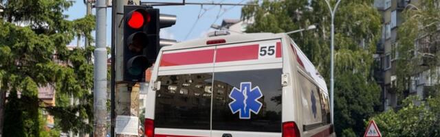 Vozači, dobro pazite! Evo da li smete da prođete kroz crveno svetlo zbog vozila hitne pomoći (VIDEO)