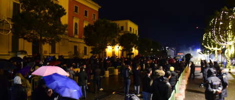 Albanija: Demonstranti bacali kamenje na policiju