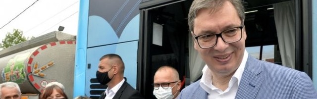 Vučić sutra obilazi punkt za vakcinaciju u kasarni "Dedinje"!