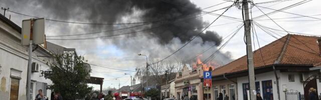 Detonations in Belgrade shopping mall that caught fire, two firefighters hurt