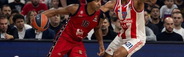 HAOS U ARENI! Bolomboja izneli na nosilima!