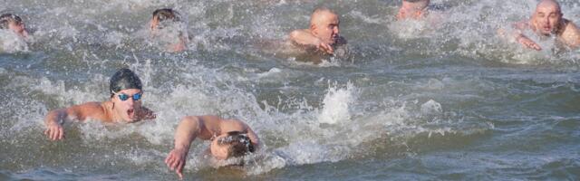 RECORD IS BROKEN! Beautiful scenes at Lake Gazivode: As many as 300 people swim to retrieve Cross on Epiphany