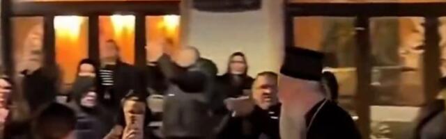 Ne plaćaju porez, prodaju igračke na crno: Babić razotkrio podivljale blokadere koji su sinoć skandirali crkvenim velikodostojnicima (VIDEO)
