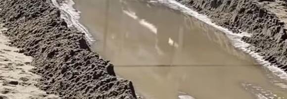 DRAMATIČNO! MORE SE PODIGLO I PROGUTALO PLAŽE U OMILJENOM SRPSKOM LETOVALIŠTU: Pesak "pojeo" automobile, nezabeleženi prizori! (VIDEO, FOTO)