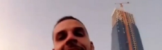 Skočio padobranom sa zgrade na Novom Beogradu (VIDEO)