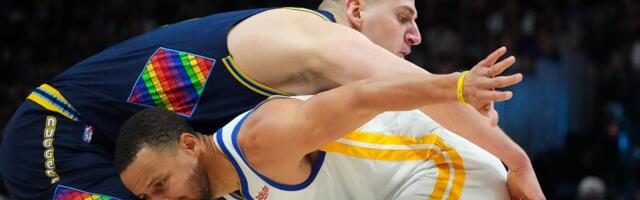 Neobična scena tokom NBA meča: Trener Voriorsa upitali o zaustavljanju brutalnog Jokića, A ON SE "PREDAO" /VIDEO/