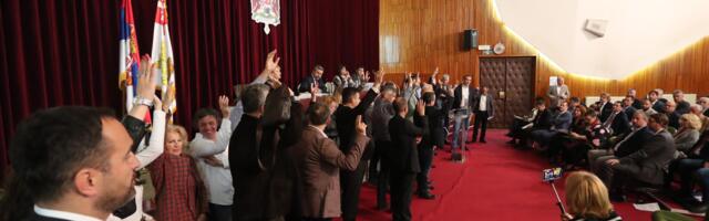 Odgovor opozicije na ćutanje vlasti o „pljački“ budžeta u Kragujevcu (VIDEO)